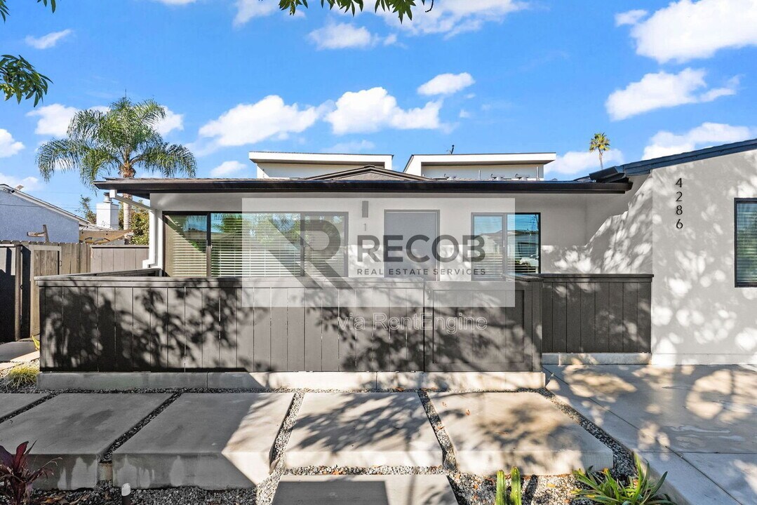 4286 Samoset Ave in San Diego, CA - Foto de edificio