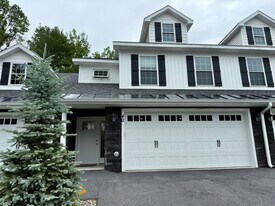 40 Arcadia Ct in Ballston Spa, NY - Building Photo