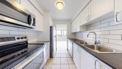 Empress Gates Apartments in London, ON - Building Photo - Building Photo