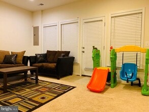 21762 Harroun Terrace in Ashburn, VA - Building Photo - Building Photo