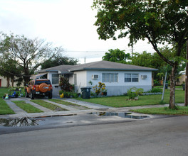 12697 NE 10th Ave in Miami, FL - Building Photo - Building Photo