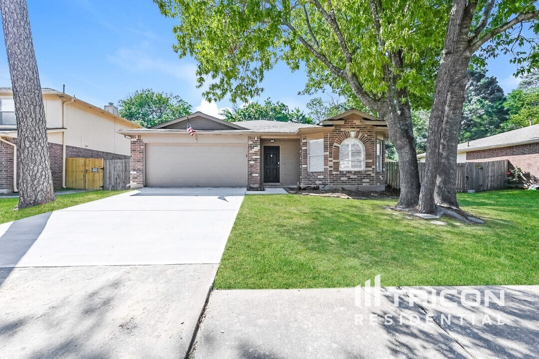 20111 Bambiwoods Dr in Humble, TX - Building Photo