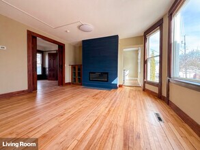 2613 Bryant Ave S, Unit 2613 Bryant Ave S - FL1 in Minneapolis, MN - Building Photo - Building Photo