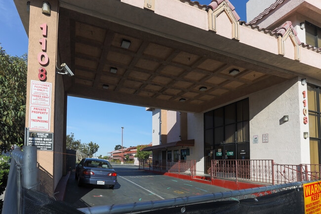 North Harbor Village in Santa Ana, CA - Foto de edificio - Building Photo