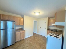 213 Beacon St, Unit 4 in Somerville, MA - Building Photo