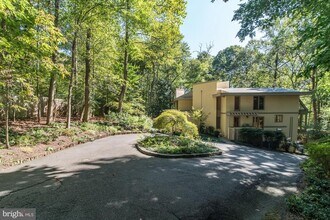 1325 Darnall Dr in McLean, VA - Building Photo - Building Photo