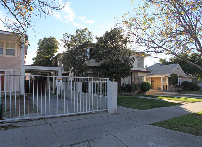 4818 Franklin Ave in Los Angeles, CA - Building Photo - Building Photo