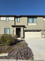 22228 Whispering Wy in Wildomar, CA - Building Photo