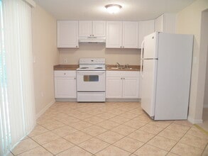 8081 45th St N in Pinellas Park, FL - Building Photo - Building Photo