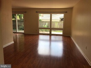 1724 Burning Tree Dr in Vienna, VA - Building Photo - Building Photo