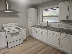 1108 Raney Dr in Longview, TX - Building Photo - Building Photo
