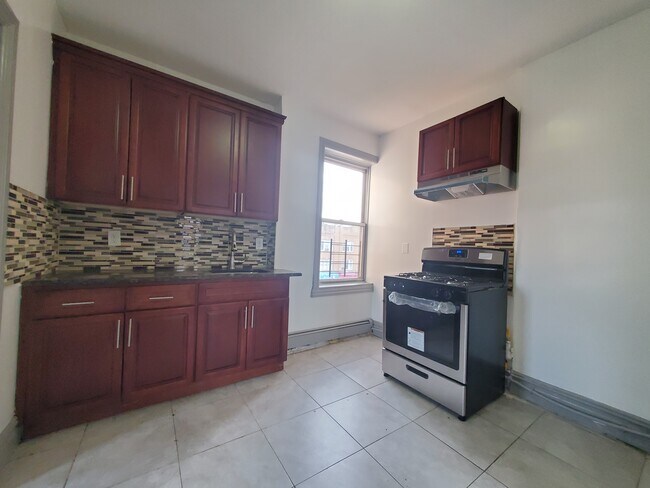 113 Martin Luther King Jr Dr, Unit 2B
