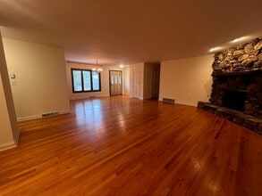 809 Overlook Dr in Frankfort, IL - Building Photo - Building Photo