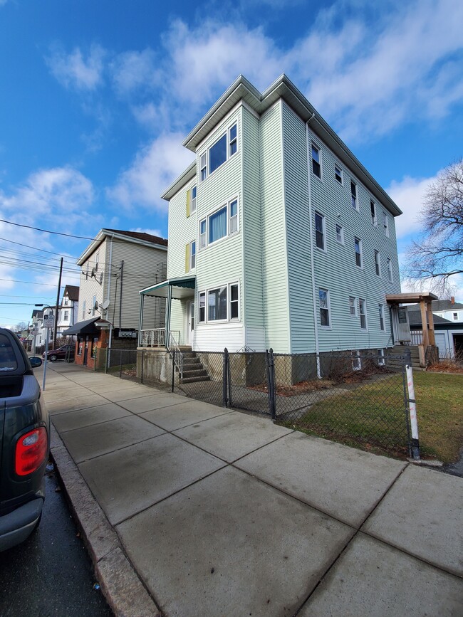 1124 Bedford St, Unit #3