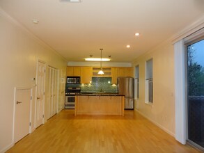 1040 Campoy St in Santa Rosa, CA - Building Photo - Building Photo