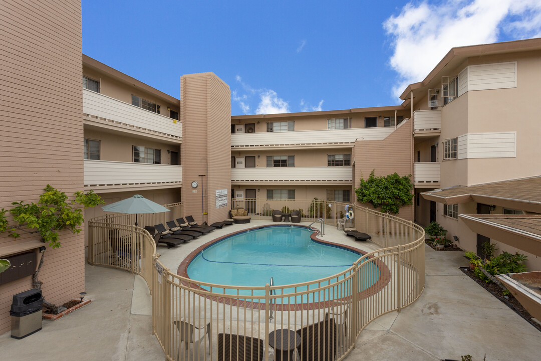 Emerald Manor Apartments in San Diego, CA - Building Photo