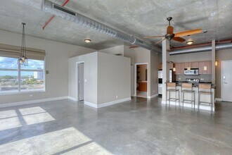 313 NE 2nd St, Unit 603 in Fort Lauderdale, FL - Building Photo - Building Photo
