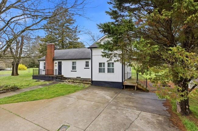 613 Pearson Springs Rd in Maryville, TN - Building Photo - Building Photo