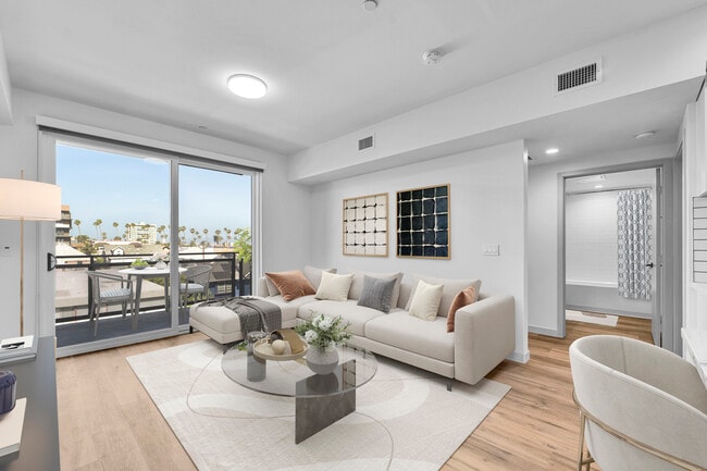 1240 Magnolia Ave in Los Angeles, CA - Building Photo - Building Photo