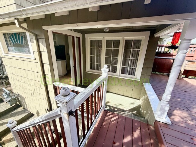 1136 SW Gibbs St in Portland, OR - Building Photo - Building Photo