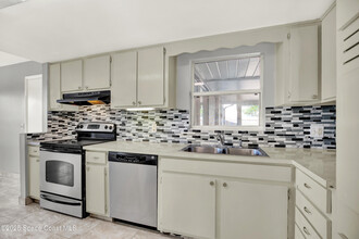 2292 Lakeview Dr in Melbourne, FL - Building Photo - Building Photo