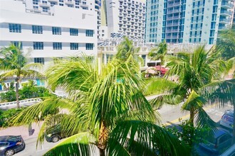 1460 Ocean Dr in Miami Beach, FL - Building Photo - Building Photo