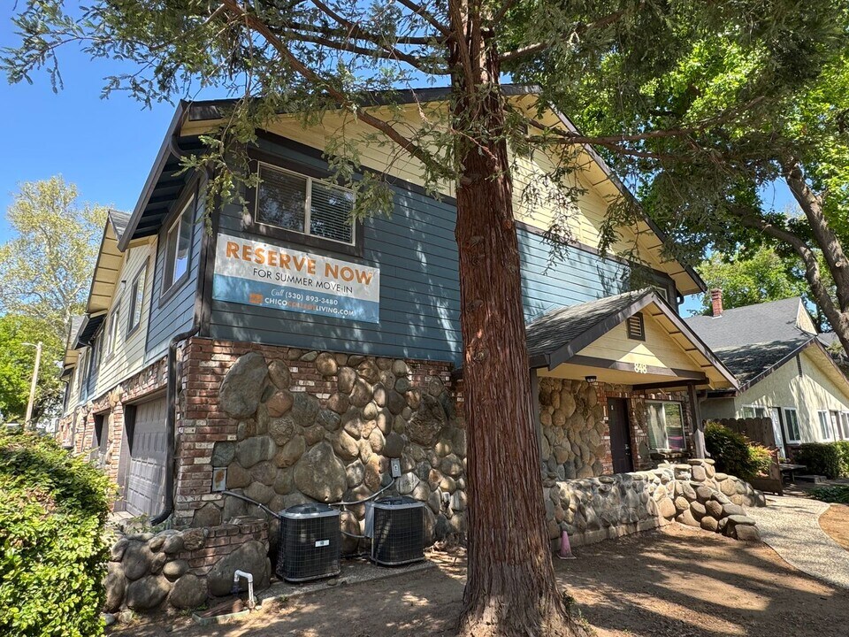 848 W 1st Street in Chico, CA - Foto de edificio