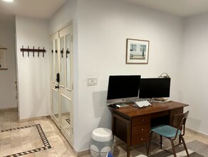 5651 N Sumner Way in Culver City, CA - Foto de edificio - Building Photo