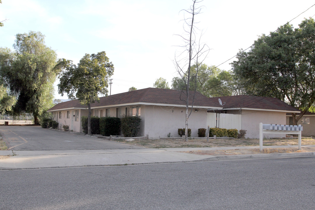 334 W Kimball Ave in Hemet, CA - Building Photo