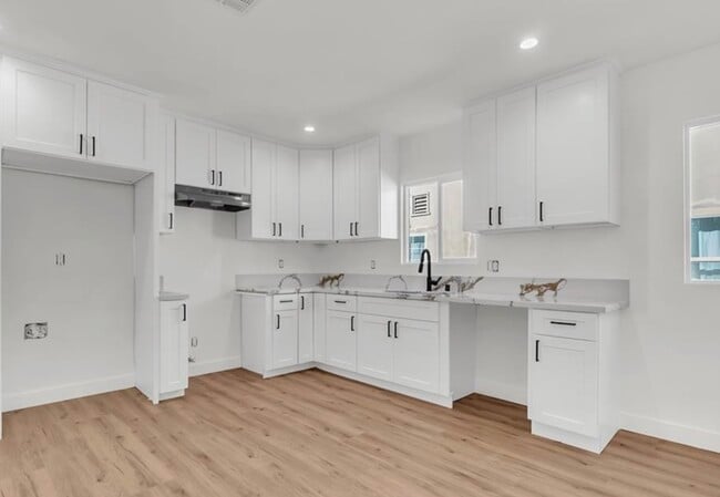 3918 W 28th St in Los Angeles, CA - Building Photo - Building Photo