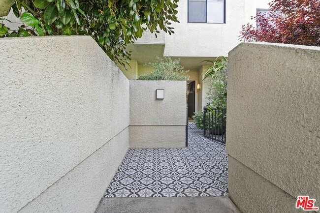 2237 Century Hill in Los Angeles, CA - Building Photo - Building Photo