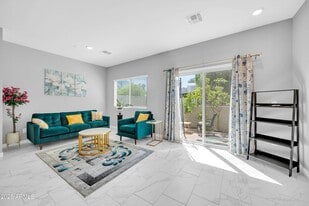 8326 N 22nd Ln in Phoenix, AZ - Building Photo