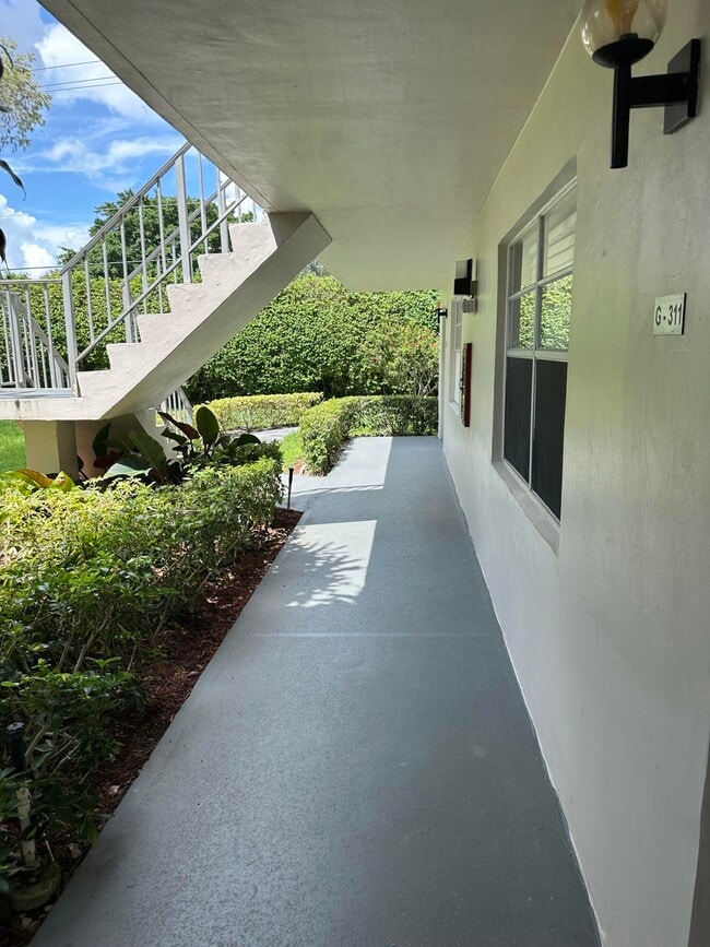 311 Burgundy G in Delray Beach, FL - Building Photo - Building Photo