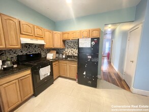 1562 Tremont St, Unit 3 in Boston, MA - Foto de edificio - Building Photo