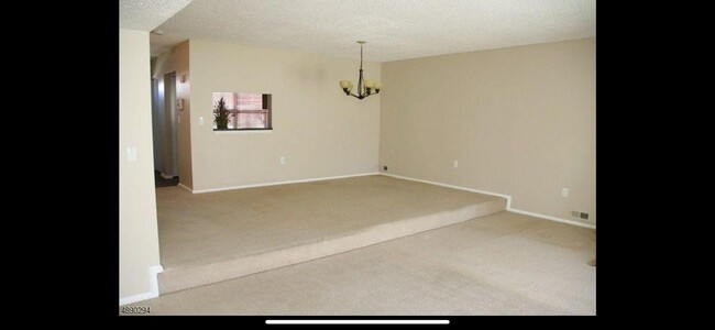 6 Townsend Ct in Franklin Park, NJ - Building Photo - Building Photo
