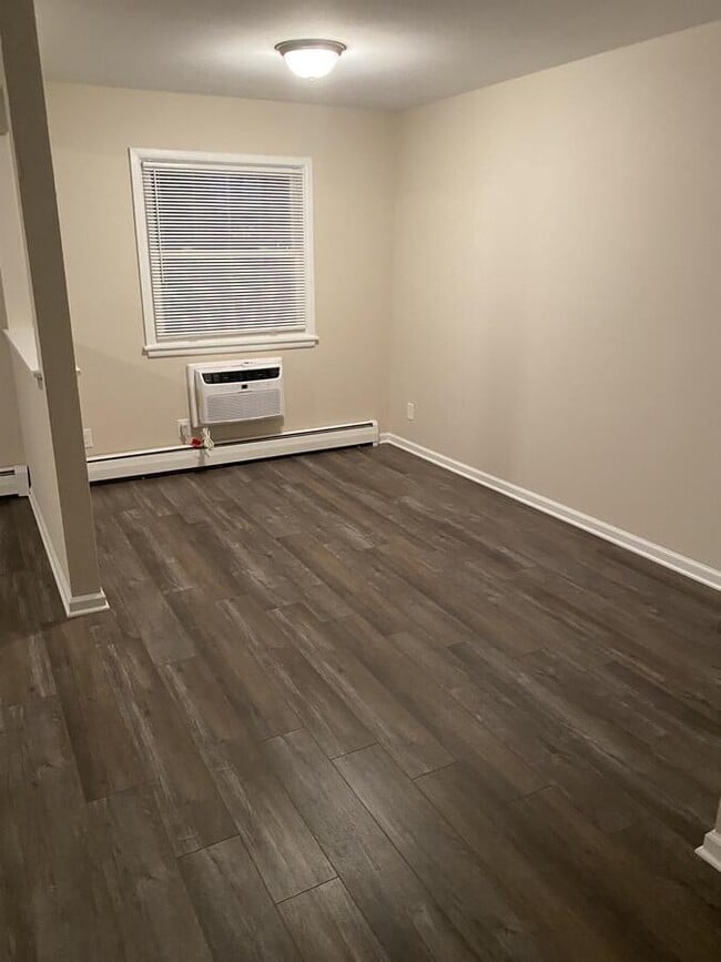 3024 W Iona Terrace in Greenfield, WI - Building Photo - Building Photo