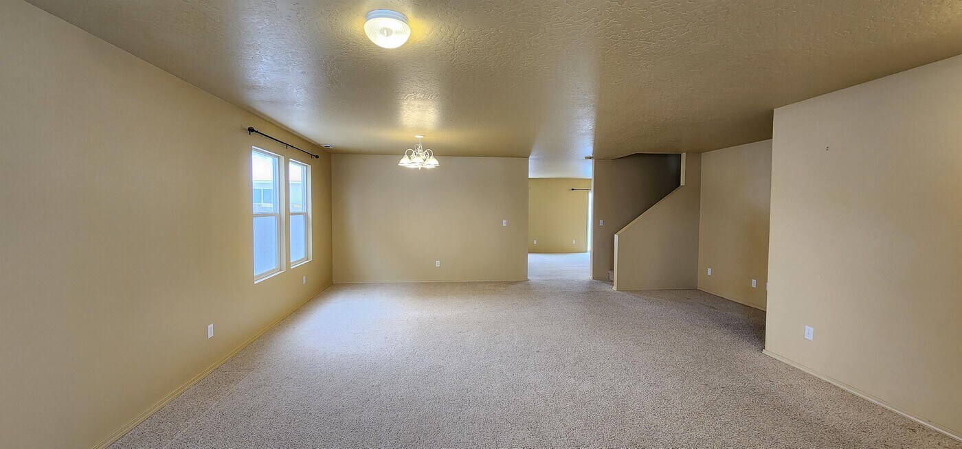 164 E Linmar Dr in Kuna, ID - Foto de edificio