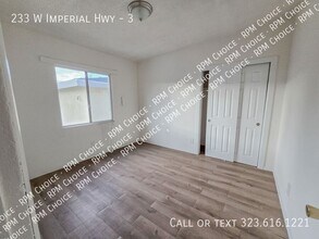 233 W Imperial Hwy in Los Angeles, CA - Building Photo - Building Photo