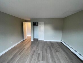 8 Lancelot Court, Unit 22 in Salem, NH - Foto de edificio - Building Photo