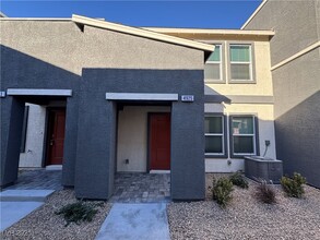 4925 Chapin Mesa Ave in Enterprise, NV - Foto de edificio - Building Photo