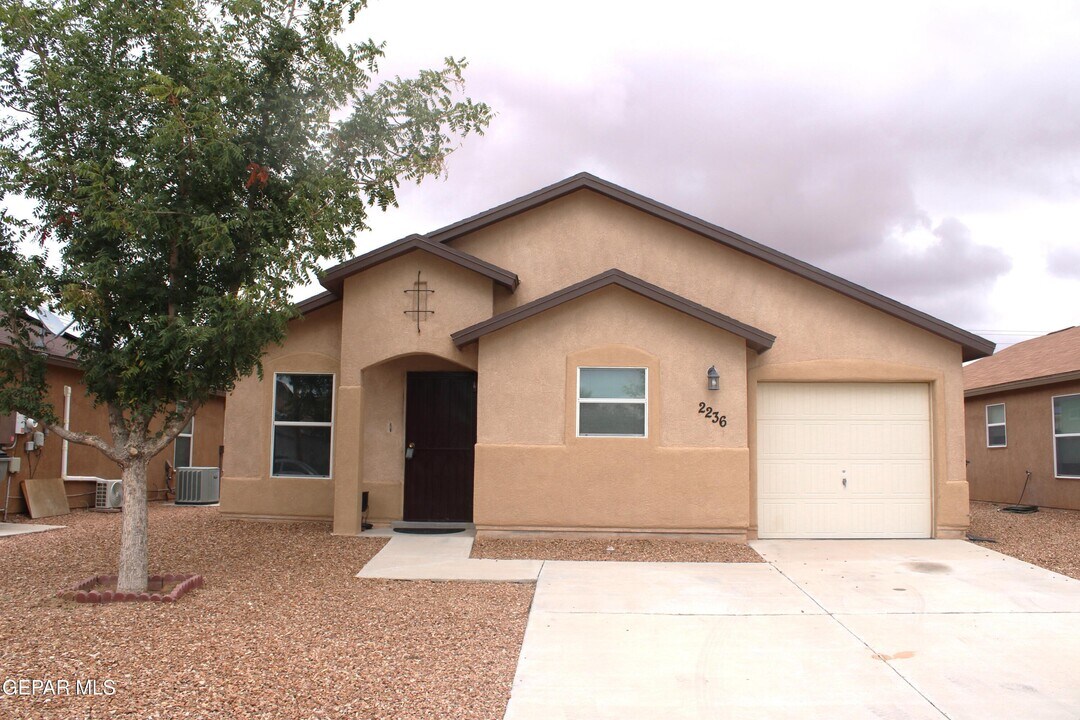 2236 Sparrow Point St in El Paso, TX - Building Photo