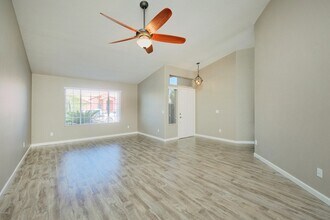 8517 W Caribbean Ln in Peoria, AZ - Foto de edificio - Building Photo