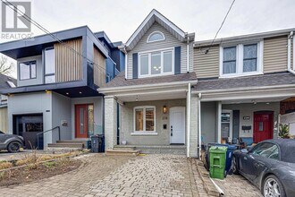 218 Lee Ave in Toronto, ON - Building Photo - Building Photo