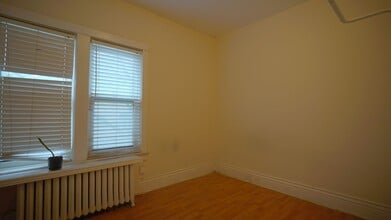 2 Linden St in Toronto, ON - Building Photo - Building Photo
