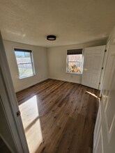 231 N John St in Pendleton, IN - Foto de edificio - Building Photo