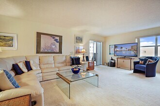 3520 S Ocean Blvd in South Palm Beach, FL - Foto de edificio - Building Photo