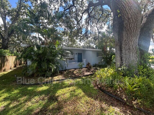 4634 W Sunset Blvd in Tampa, FL - Building Photo - Building Photo