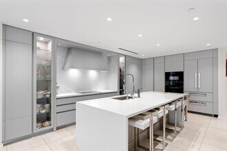 200 SE Mizner Blvd, Unit 200 SE Mizner Blvd 209 in Boca Raton, FL - Building Photo - Building Photo