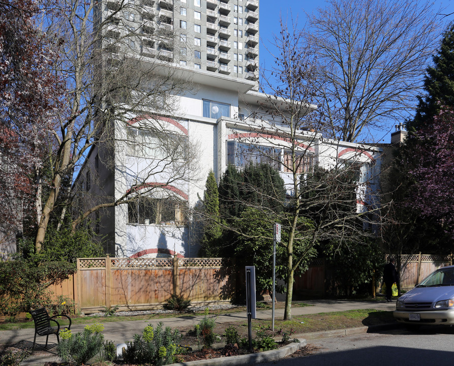 Marigold Place in Vancouver, BC - Building Photo