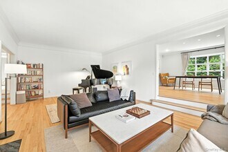18 Taunton Rd in Scarsdale, NY - Building Photo - Building Photo